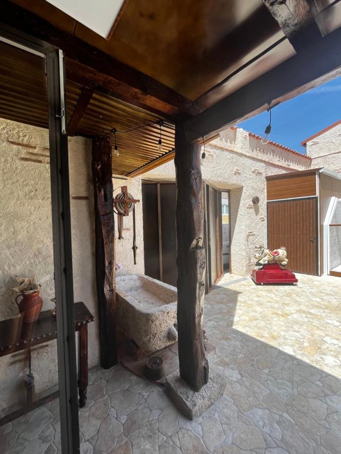 Casa Ruina Guest House Nava del Rey Eksteriør bilde